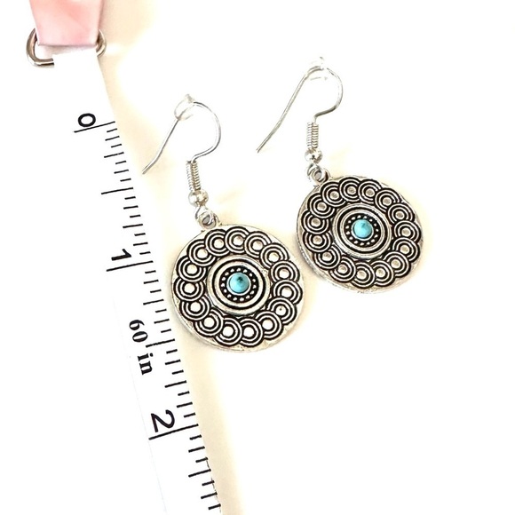 Vintage Style Round Design Silver Tone Hoop Earrings - Picture 4 of 4